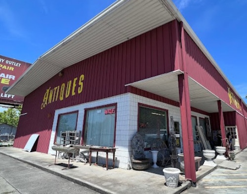 Heartland Antiques and Collectibles Sevierville TN along Highway 66.